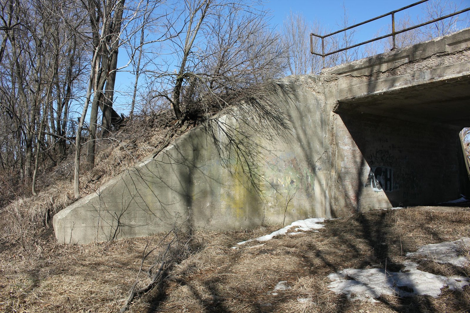 Southwest wing wall